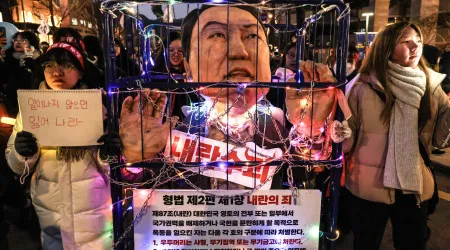 Pede-se mandado de captura para presidente deposto na Coreia do Sul