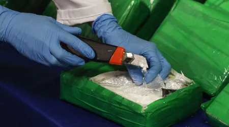 Penas até 14 anos a grupo que traficava cocaína em contentores de fruta