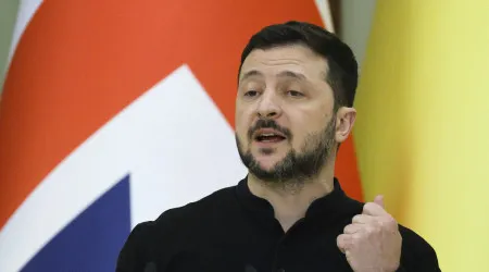 Zelensky espera que Trump ajude a "paz justa e duradoura" na Ucrânia