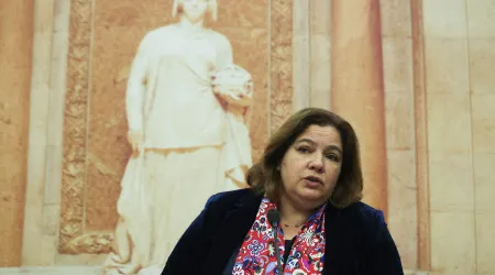 Alexandra Leitão anuncia à bancada que PS vota contra moção de confiança