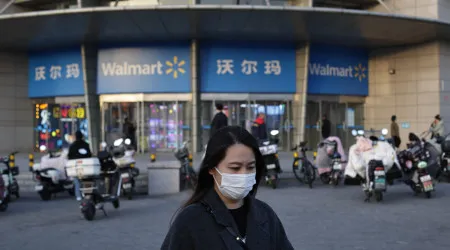 Walmart insiste que fornecedores chineses absorvam taxas de Trump