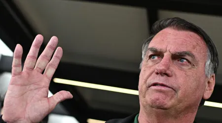 Bolsonaro está estável nos cuidados intensivos após cirurgia de 12 horas