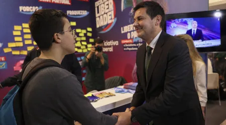 Montenegro está "a empobrecer" campanha ao recusar debates