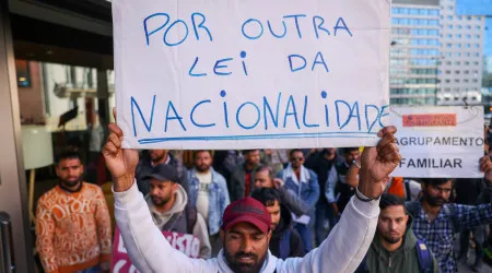 Parlamento aprova Lei de Estrangeiros