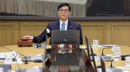 Banco sul-coreano mantém taxas de juro e antecipa travão no crescimento
