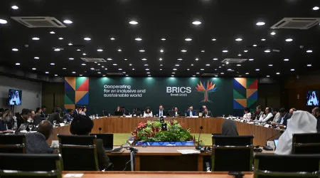 Reunião dos BRICS arranca com reforma das instituições e guerras na agenda
