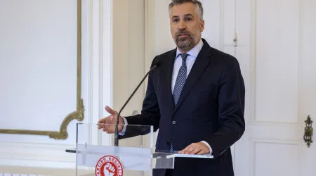 Saúde? Pedro Nuno acusa Montenegro de fugir a responsabilizar-se