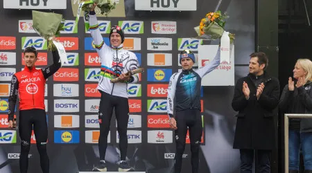 Tadej Pogacar vence La Flèche Wallonne sem concorrência