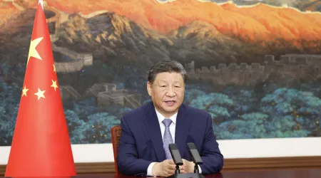 China desafia BRICS a assumir maior papel face a contexto "turbulento"