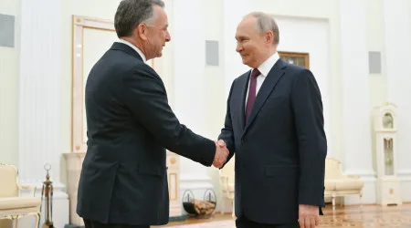 Putin e enviado da Casa Branca discutem negociações diretas com Kyiv