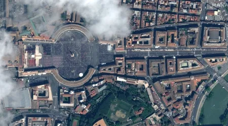 Volta a Itália dedica a Papa Francisco etapa que atravessa Vaticano