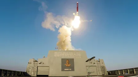 Coreia do Norte realiza primeiro teste do armamento de novo navio de guerra