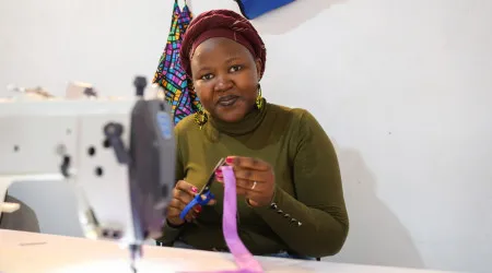 Marcelina é licenciada, mas sobrevive a vender molina nas ruas de Maputo