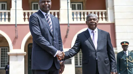 Angola e Moçambique assinam 5 instrumentos jurídicos em visita de Chapo