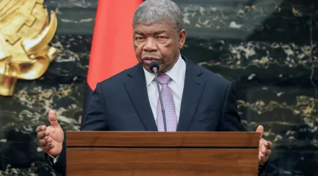 João Lourenço defende que África deve aumentar a produção de vacinas