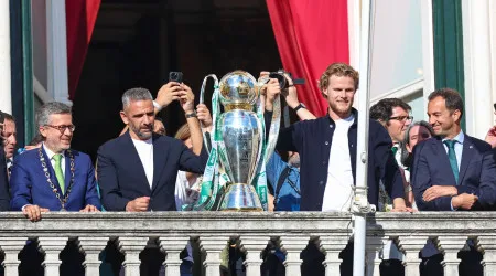 Carlos Moedas apupado no discurso de receção ao bicampeão Sporting