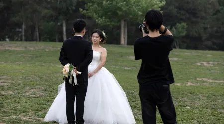 Maioria dos universitários chineses desvaloriza casamento e filhos