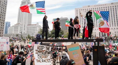 Milhares marcham em LA contra Trump: "Este não é o modo norte-americano"