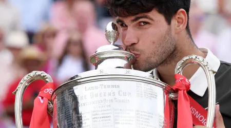Carlos Alcaraz vence ATP 500 de Queen's no 'aquecimento' para Wimbledon