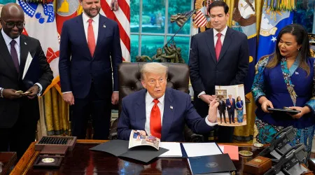 Trump processa Los Angeles por não aplicar políticas de imigração