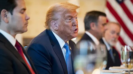 Trump anuncia que EUA vai enviar "mais armas" para a Ucrânia
