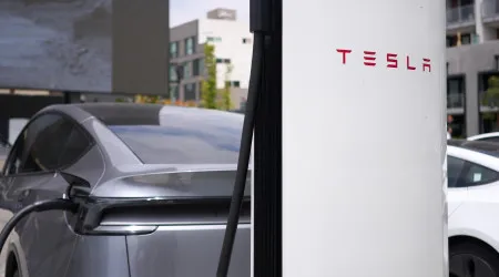 Tesla pagou mais de 25 mil milhões de euros em ações a Elon Musk