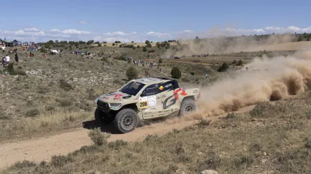 Rali Raid Portugal: João Ferreira vence última etapa e Sanders campeão