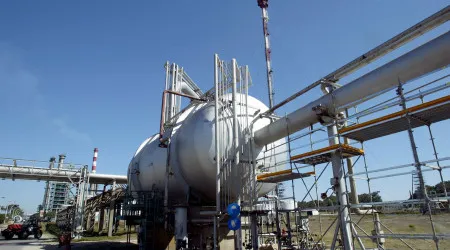 Irão diz poder aumentar produção de crude até 6,5 milhões de barris/dia