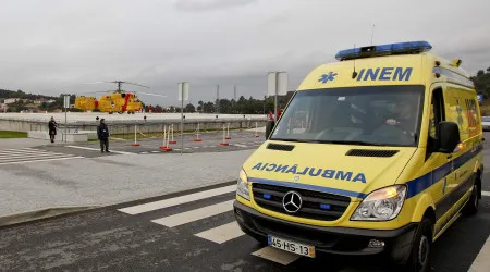 Quatro feridos em despiste de ambulância