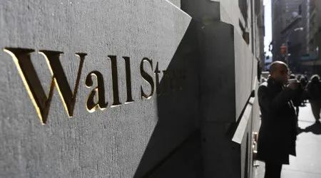 Wall Street fecha sem rumo após aprovação do orçamento de Trump