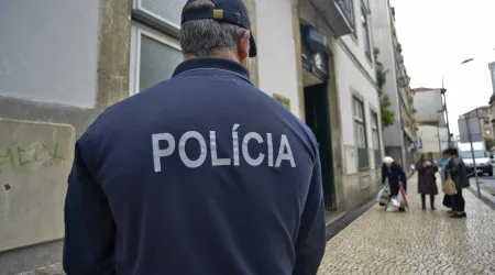 Polícia de folga impede ladrão de fugir