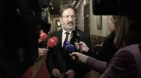 Ex-ministro Alberto Martins declara "apoio a António José Seguro"