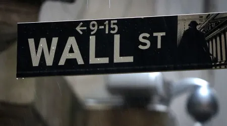 Wall Street fecha em alta mas em ambiente de incerteza