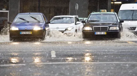 Vai conduzir sob chuva? Atenção a estes conselhos da PSP