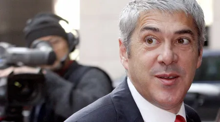 Sócrates já chegou ao Campus de Justiça. "Forçam-me a vir aqui de novo"