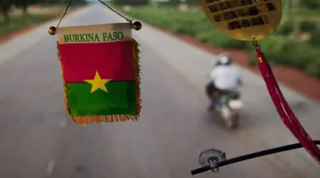 Dezenas de soldados e auxiliares civis do exército mortos no Burkina Faso