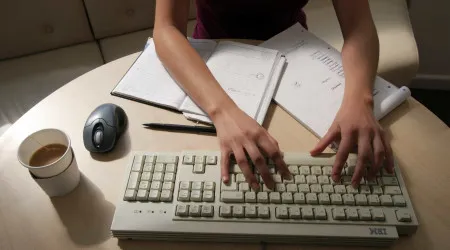 Governo quer inverter queda de mulheres nas TIC
