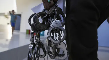 Menina terá sido abusada de familiar com quem viveu quase um ano