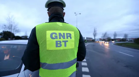 Condutor 'apanhado' a fugir de operação da GNR na A28 em contramão