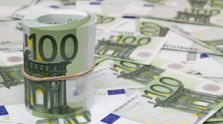 Euro sobe, mas sem conseguir superar 1,05 dólares