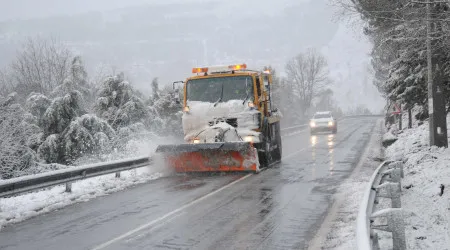 Neve encerra acessos ao maciço da serra da Estrela