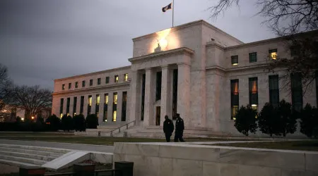 Fed decide hoje juros e não deve mexer, mesmo com críticas de Trump