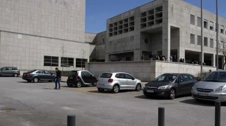 Estudantes concentram-se junto à FEUP em solidariedade com alunas