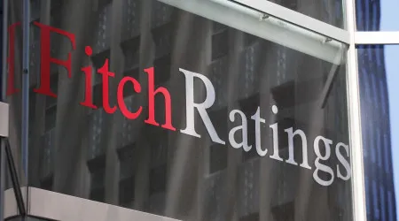 Fitch mantém rating de França mas coloca-o em perspetiva negativa