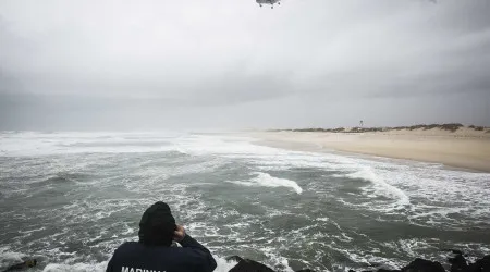 Retomadas buscas por segundo homem desaparecido em praia de Aljezur