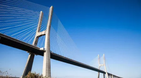 Trânsito "muito congestionado" após acidente na Ponte Vasco da Gama