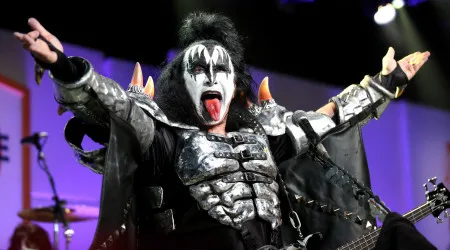 Kiss obrigados a adiar concertos. Vocalista Gene Simmons tem Covid-19