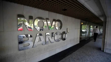 Novo Banco condenado a pagar 100 mil euros a cliente por obrigações 'más'