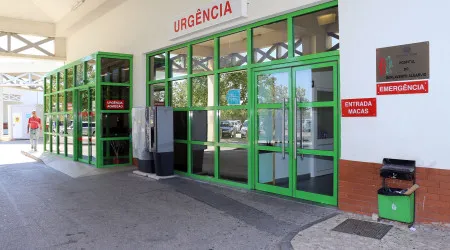 Diretora de urgência de baixa mas a trabalhar no privado? "Desconhecemos"
