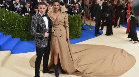Nick Jonas e Priyanka Chopra foram pais através de uma barriga de aluguer